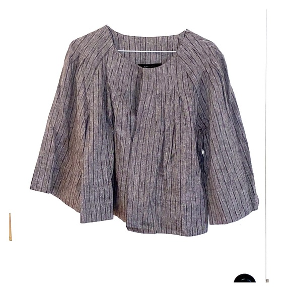 BCBG suit. Cropped jacket and pants - Picture 2 of 5